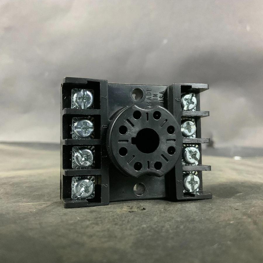 Used ALLEN BRADLEY 700-HN125 SER A RELAY BASE ($10 OBO)