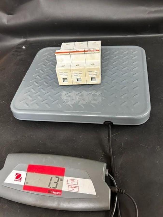 Used FERRAZ SHAWMUT US3J3I FUSE HOLDER ($30 OBO)