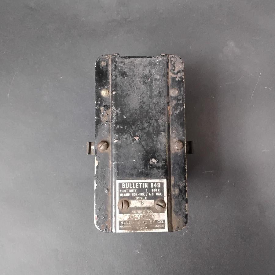 Used ALLEN BRADLEY BULLETIN 849-ZOD32 PNEUMATIC TIMING RELAY ($21 OBO)