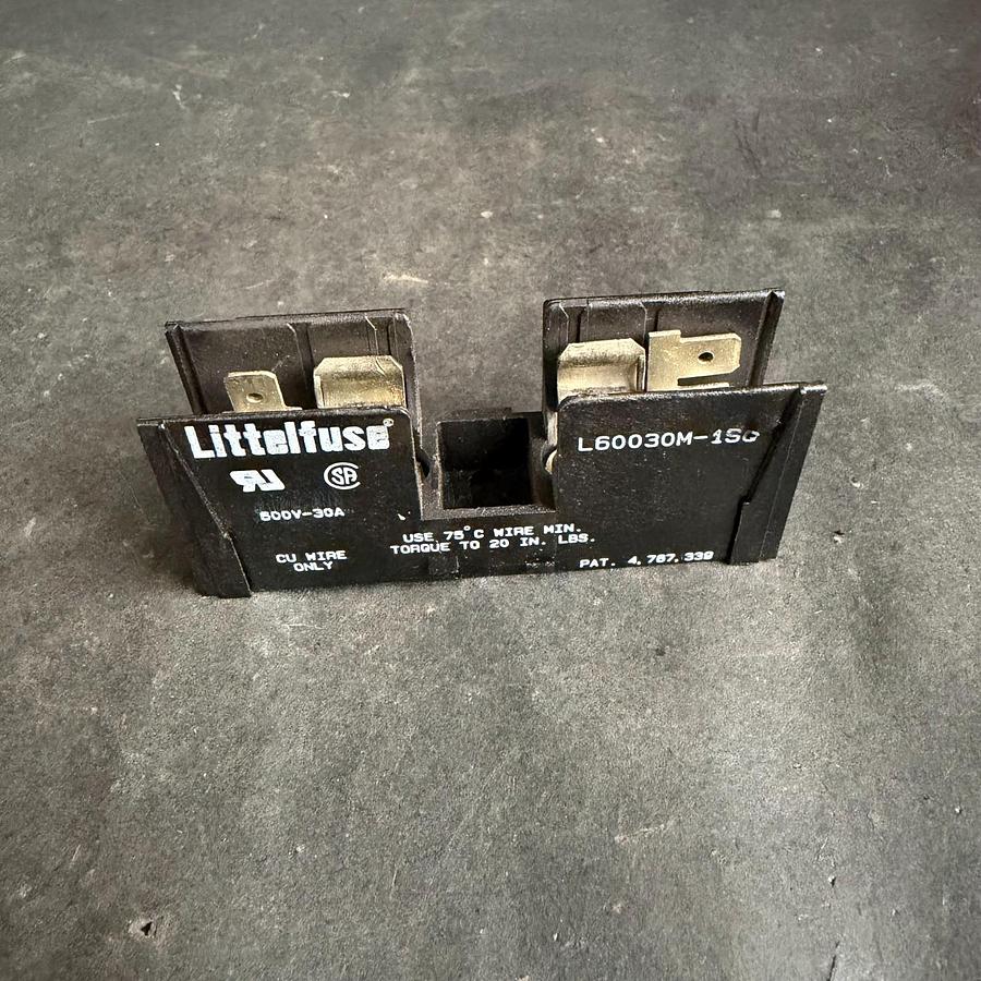 Used LITTLEFUSE L60030M-1SQ FUSE HOLDER