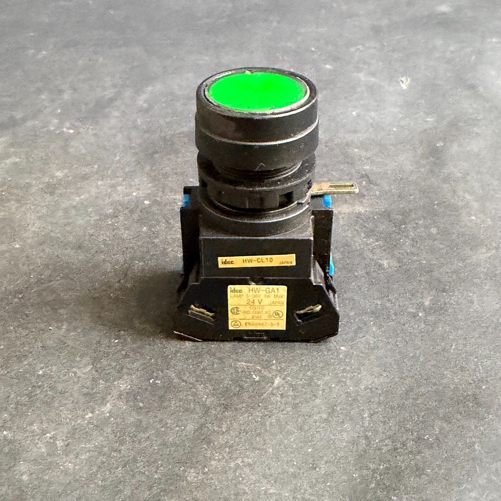 Used IDEC HW-GA1 GREEN PUSHBUTTON ($17 OBO)