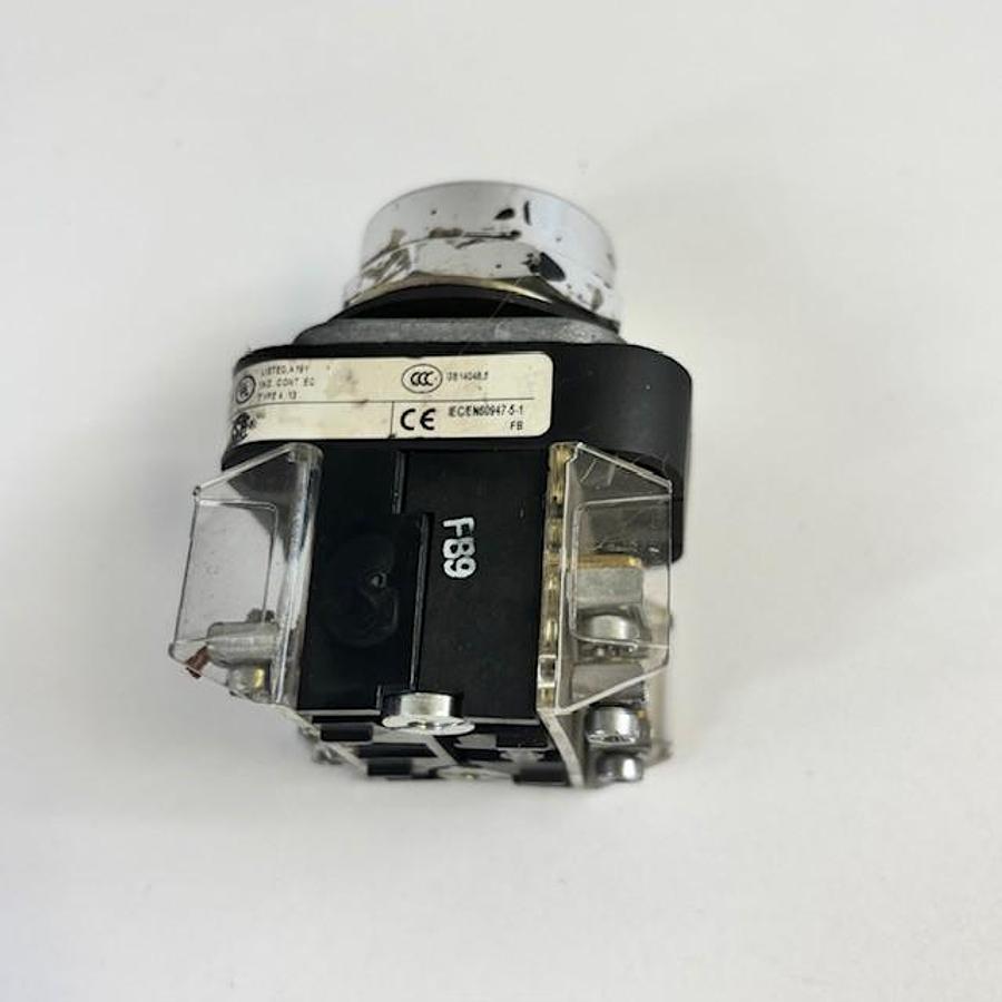 Used ALLEN BRADLEY 800T-FXQ24RA1 SER. T PUSH-PULL SWITCH