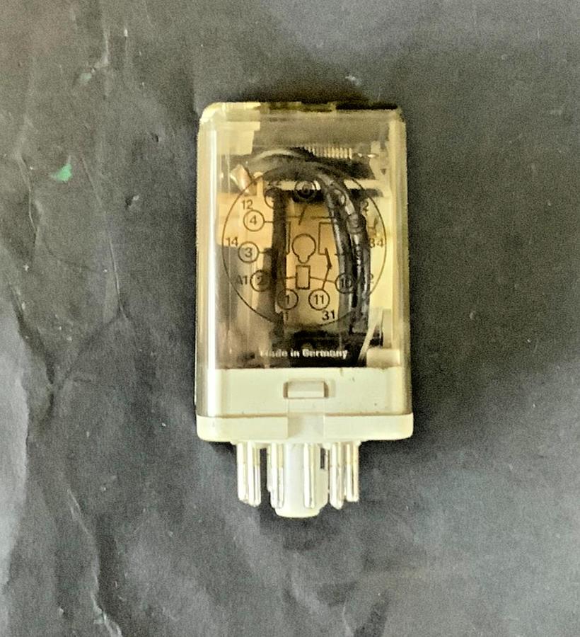 Used ALLEN BRADLEY 700 HA33A1-4 SERIES A ($10 OBO)