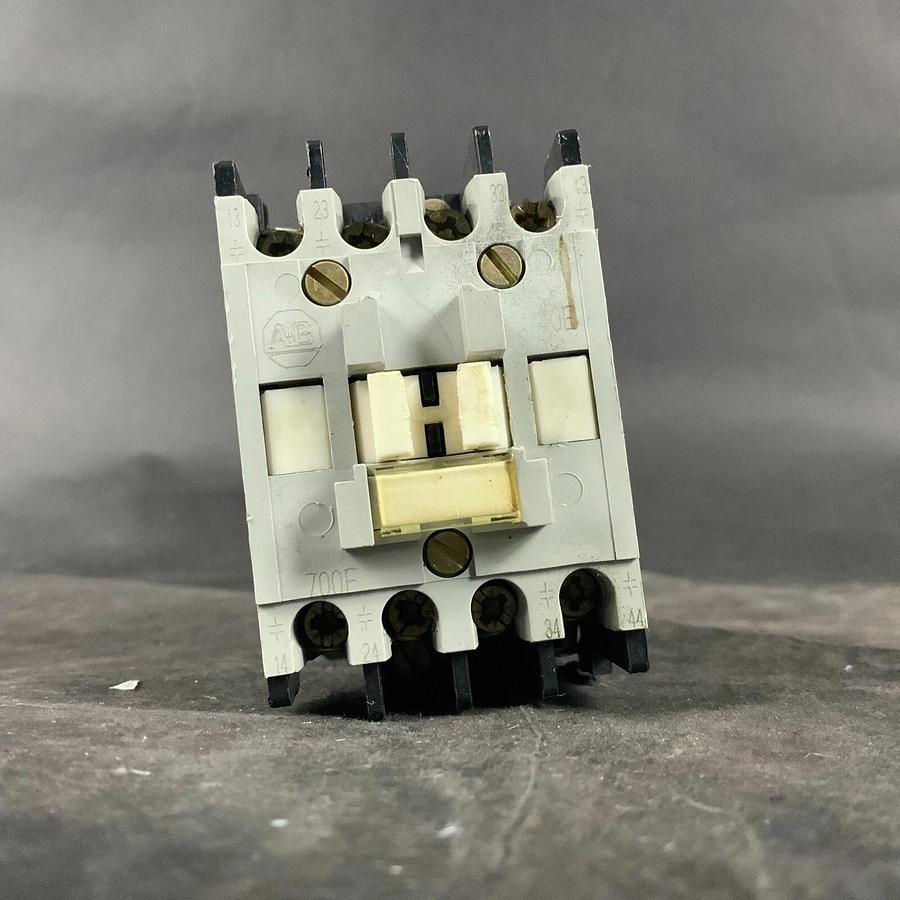 Used ALLEN BRADLEY 700-F400A2 C CONTACTOR ($35 OBO)