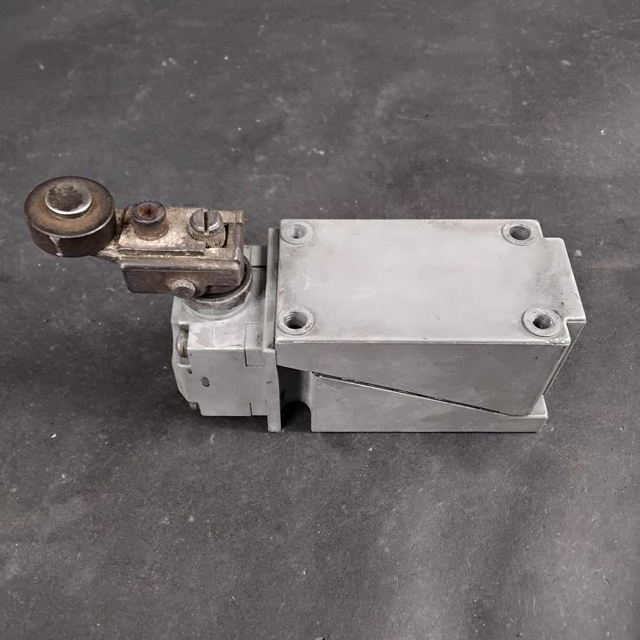 Used ALLEN BRADLEY 802T-HP OILTIGHT LIMIT SWITCH ($95 OBO)