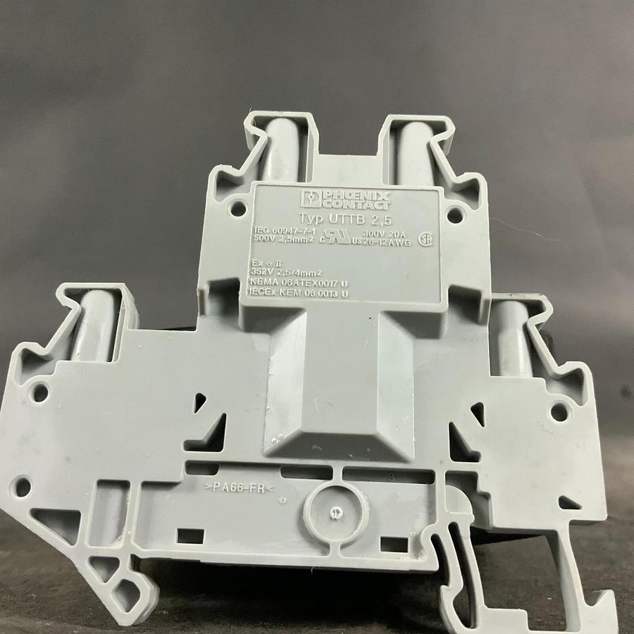 Used PHOENIX CONTACT TYPE UTTB 2.5 TERMINAL BLOCK ($2 OBO)