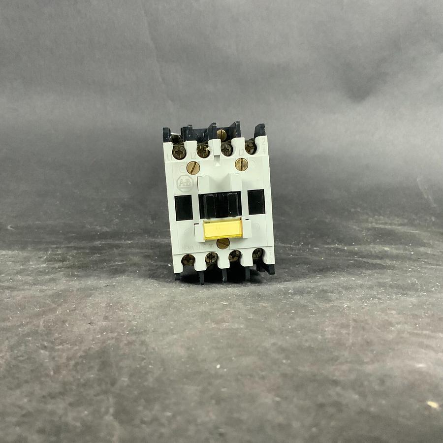 Used ALLEN BRADLEY 509-TOD B 110/120V CONTACTOR ($15 OBO)