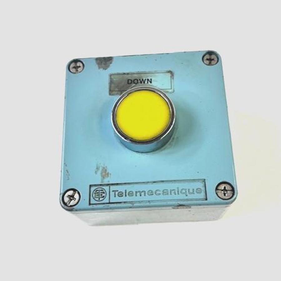 Used TELEMECANIQUE XAP M1501H29 CONTROL STATION