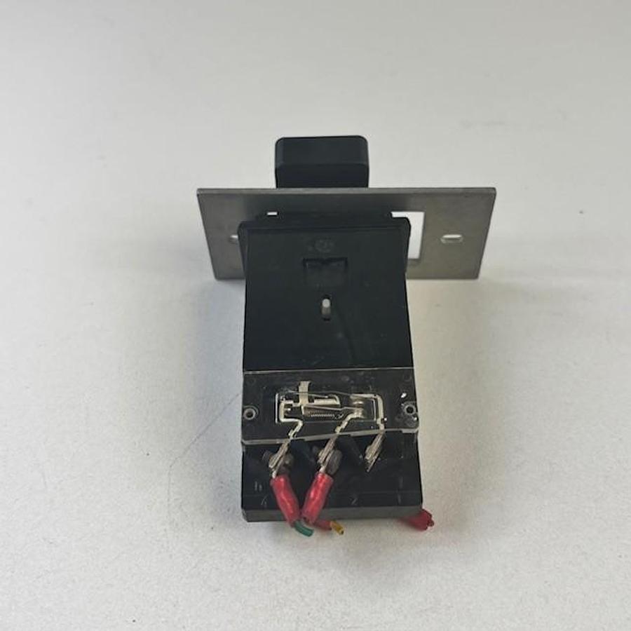 Used EAO 03-112-011 / 03-612-011 PUSHBUTTON ACTUATOR