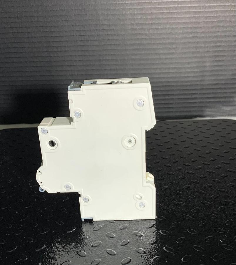 SIEMENS 5SY4102-7 ($19.99/EACH OBO)