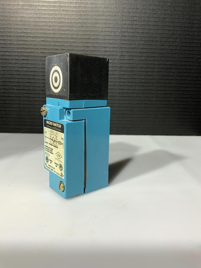 Used HONEYWELL DIVISION MICRO SWITCH LYS02C-2S ($49.99 OBO!!!)