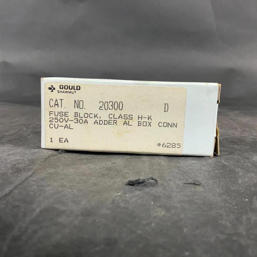 FERRAZ SHAWMUT 20300 FUSE BLOCK ($5 OBO)