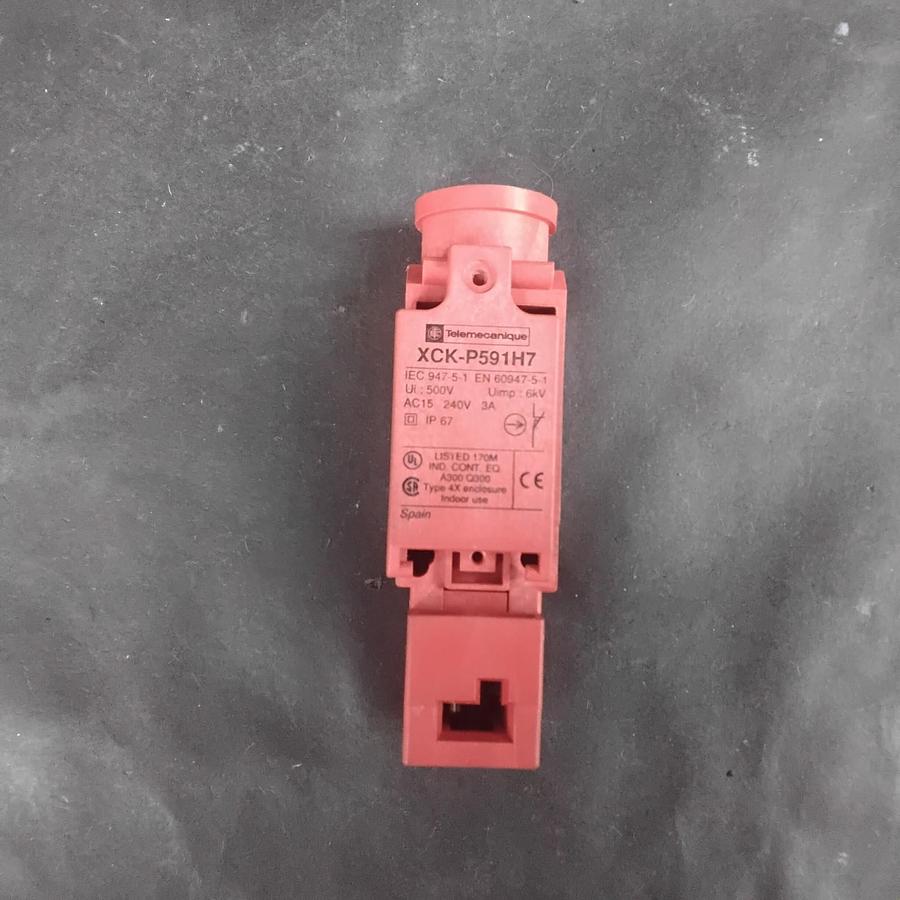 Used TELEMECANIQUE XCK-P591H7 SAFETY INTERLOCK SWITCH ($25 OBO)