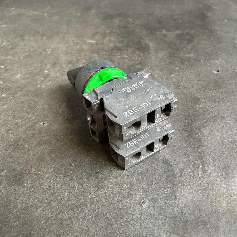 Used SCHNEIDER ELECTRIC ZBE-101 SELECTOR SWITCH