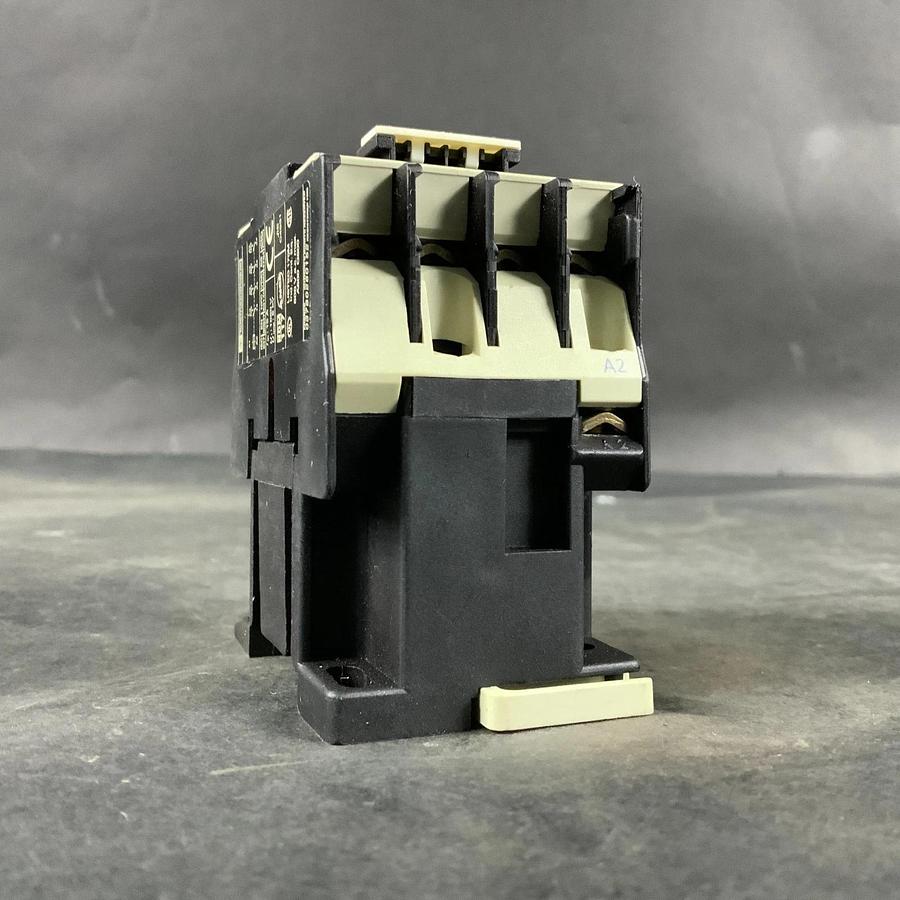 Used TELEMECANIQUE CA2DN40 CONTROL RELAY ($25 OBO)