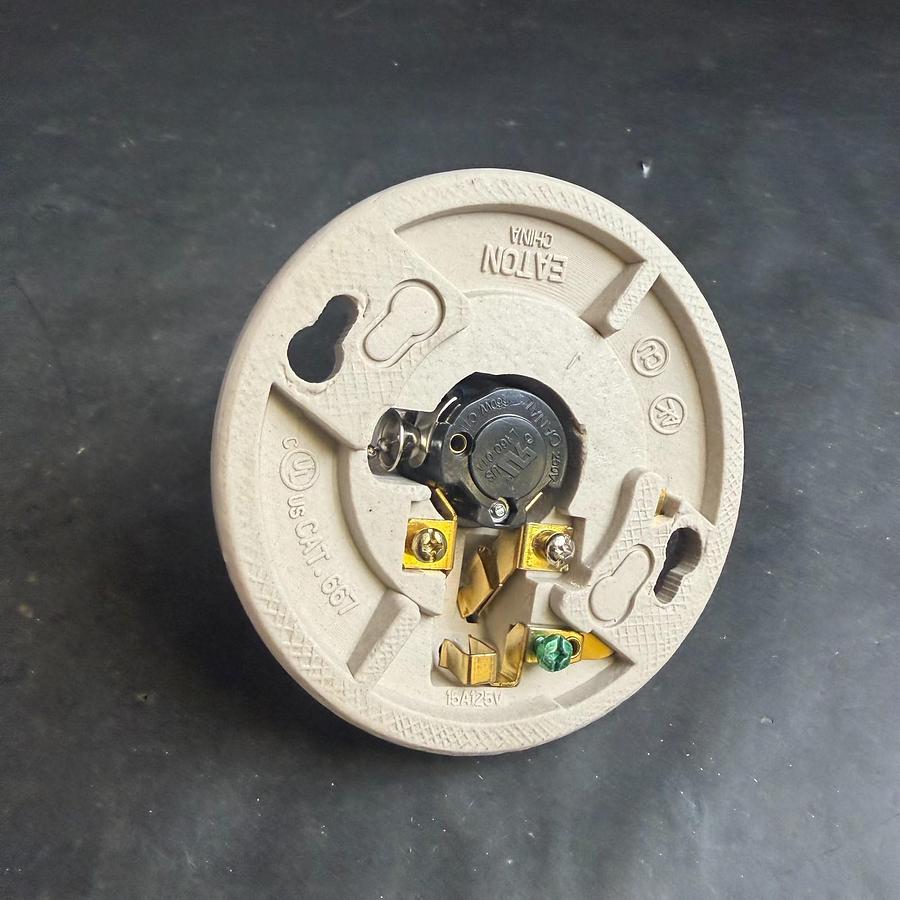 EATON 667-BX-LW LAMPHOLDER w/ PULL SWITCH ($12 OBO)