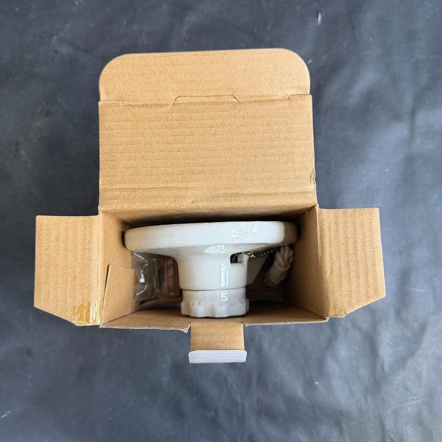 EATON 667-BX-LW LAMPHOLDER w/ PULL SWITCH ($12 OBO)