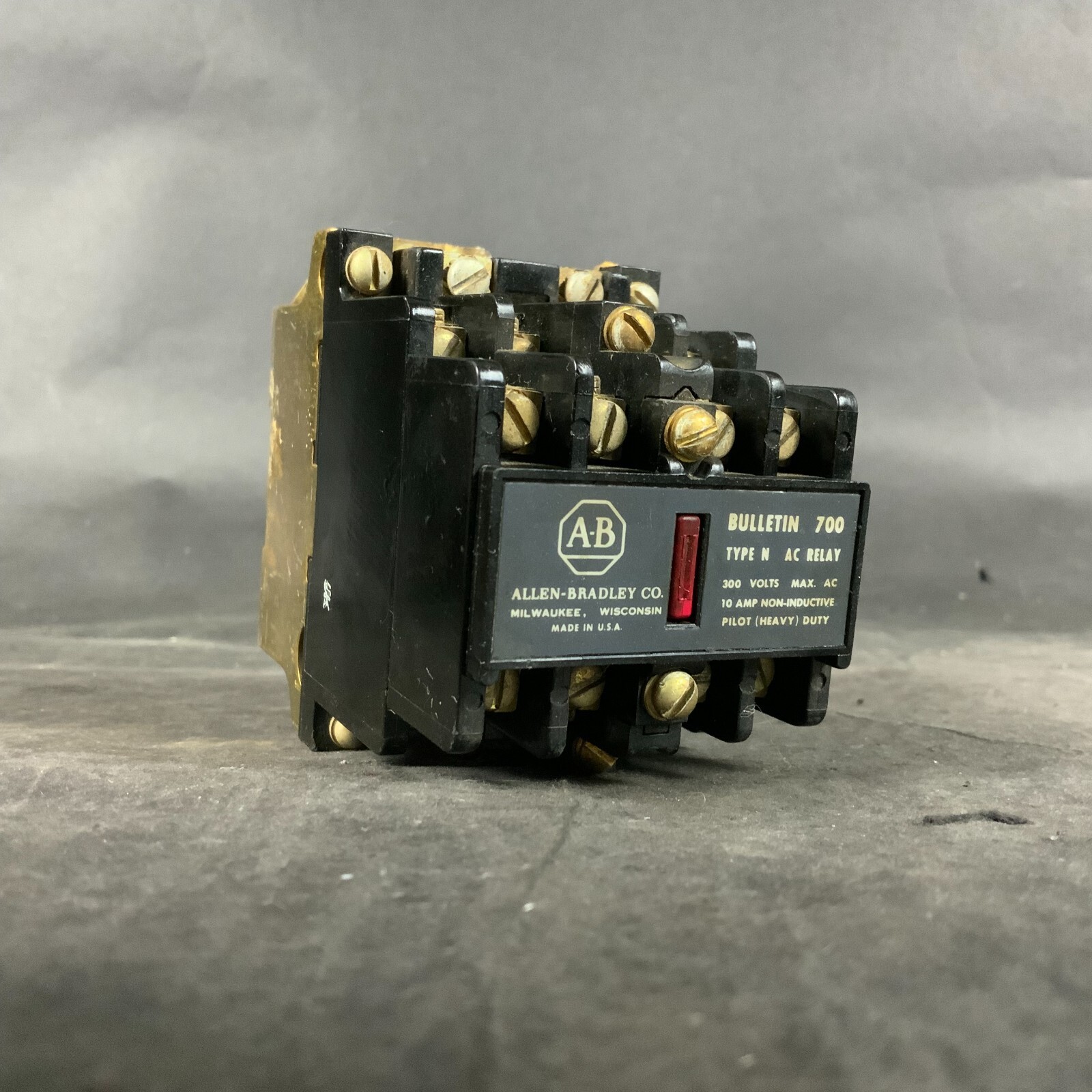 Used ALLEN BRADLEY 700-N800A1 SERIES B ($25 OBO)