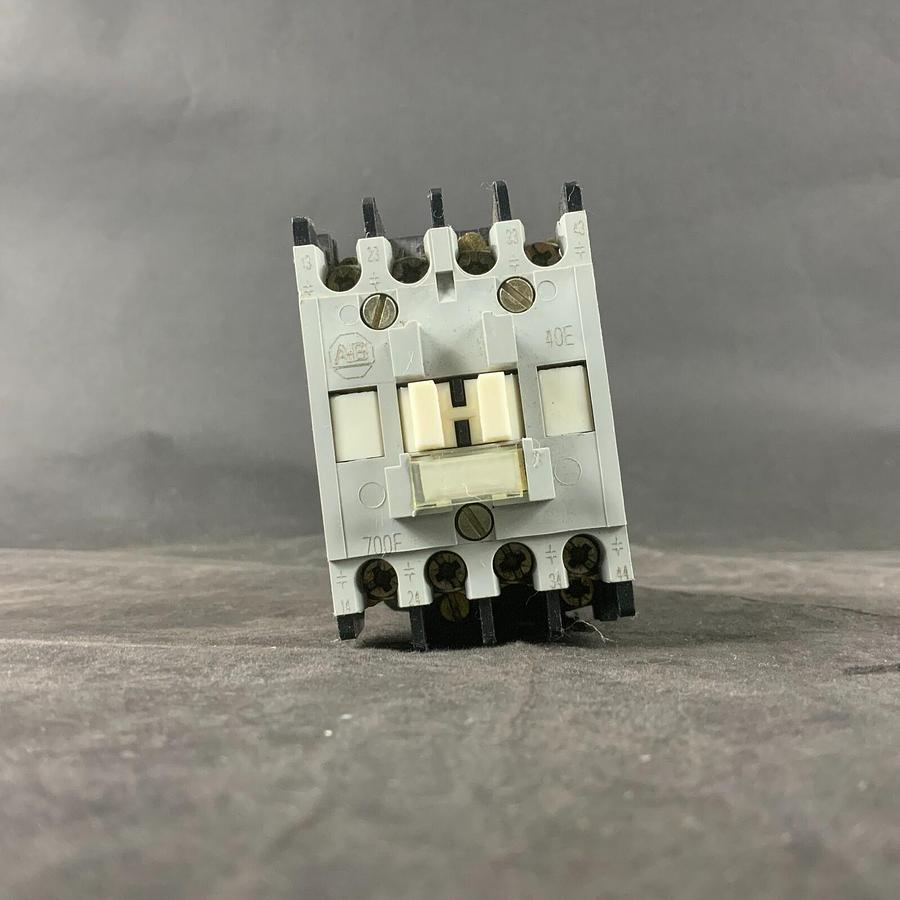 Used ALLEN BRADLEY 700-F400A1 C CONTROL RELAY ($15 OBO)