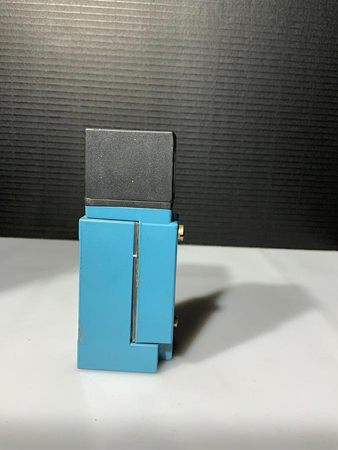 Used HONEYWELL DIVISION MICRO SWITCH LYS02C-2S ($49.99 OBO!!!)