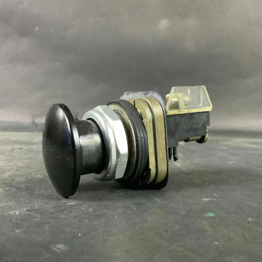 Used ALLEN BRADLEY 800T-D BLACK PUSHBUTTON ($35 OBO)