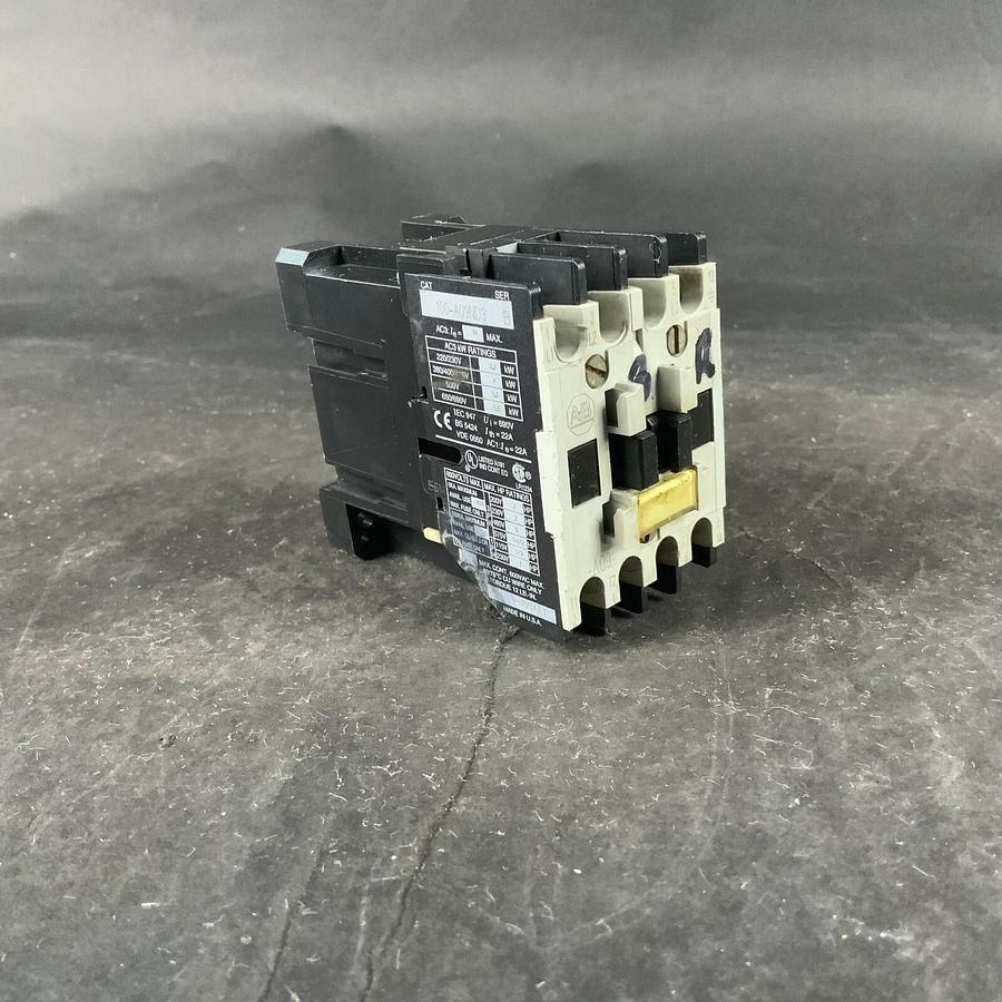 Used ALLEN BRADLEY 100-A09ND3 SERIES B CONTACTOR ($10 OBO)