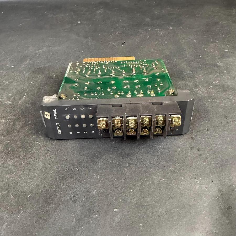 Used GENERAL ELECTRIC IC610MDL175A OUTPUT MODULE