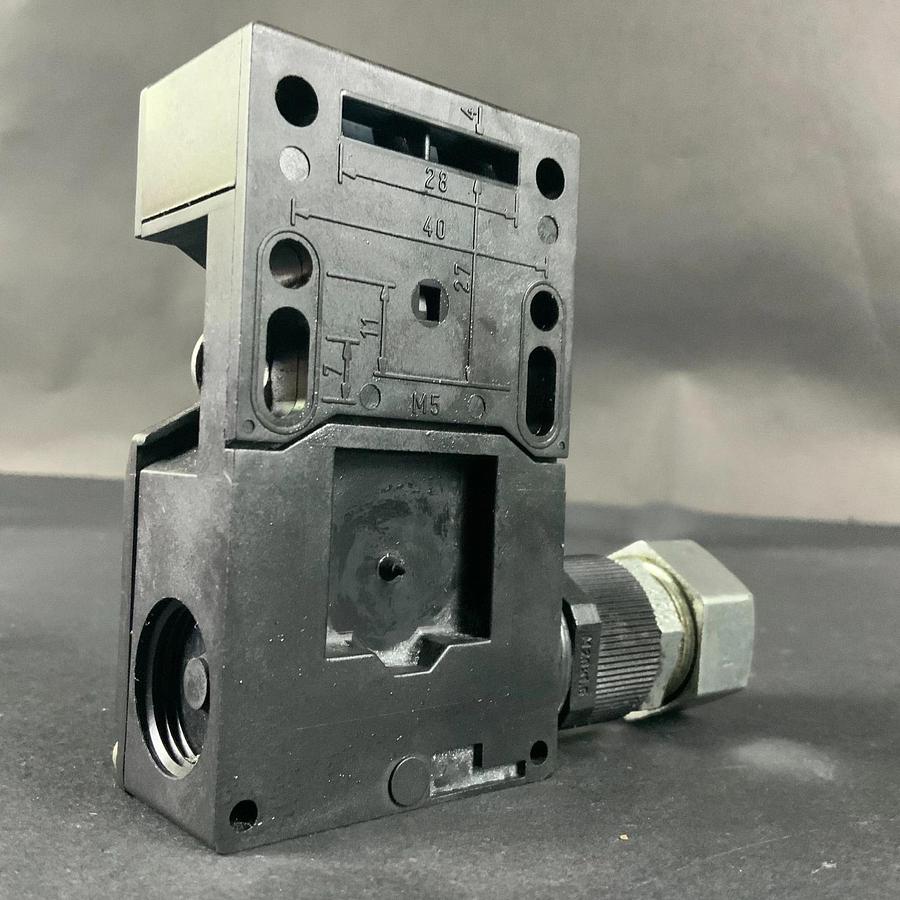 Used SCHMERSAL AZ16-12ZVRK-M20 SAFETY INTERLOCK SWITCH ($45 OBO)