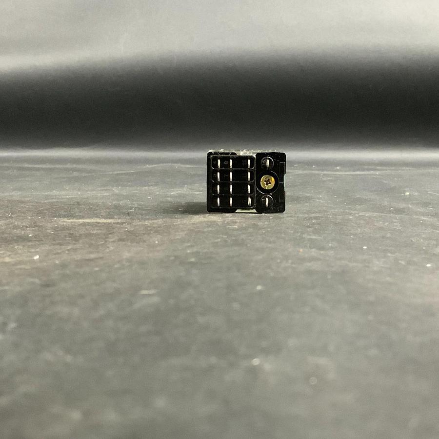 Used ALLEN BRADLEY 700-HC14Z24-4 SER.C RELAY($10 OBO)