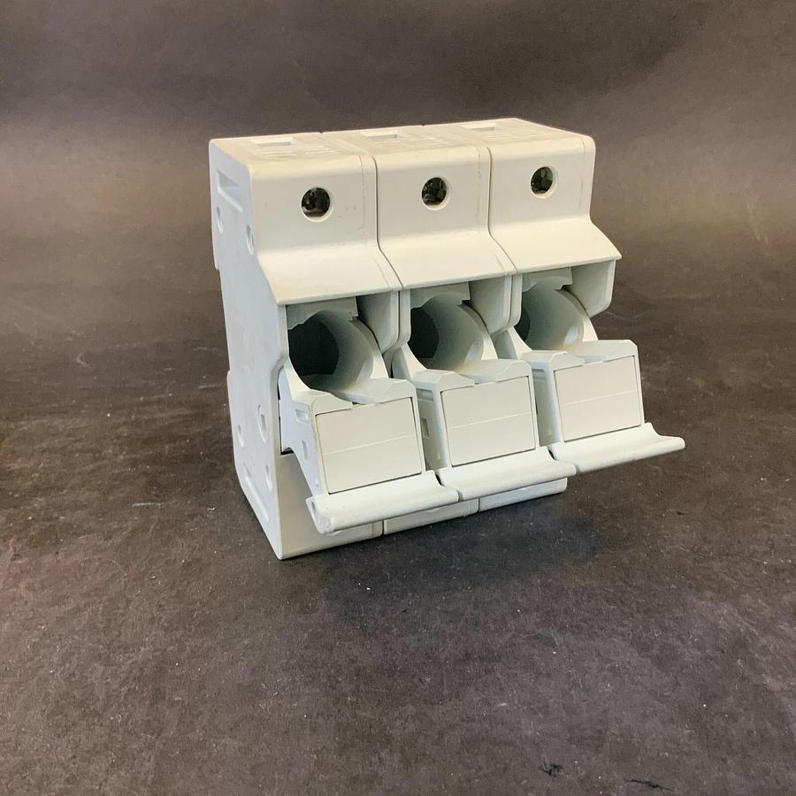 Used FERRAZ SHAWMUT US3J3 FUSE HOLDER ($15 OBO)