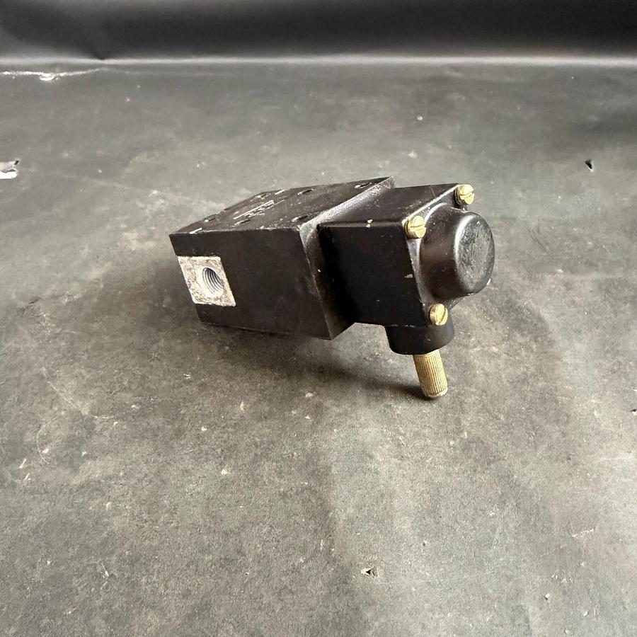 Used ARO MODEL 402 TYPE 1208 LIMIT VALVE