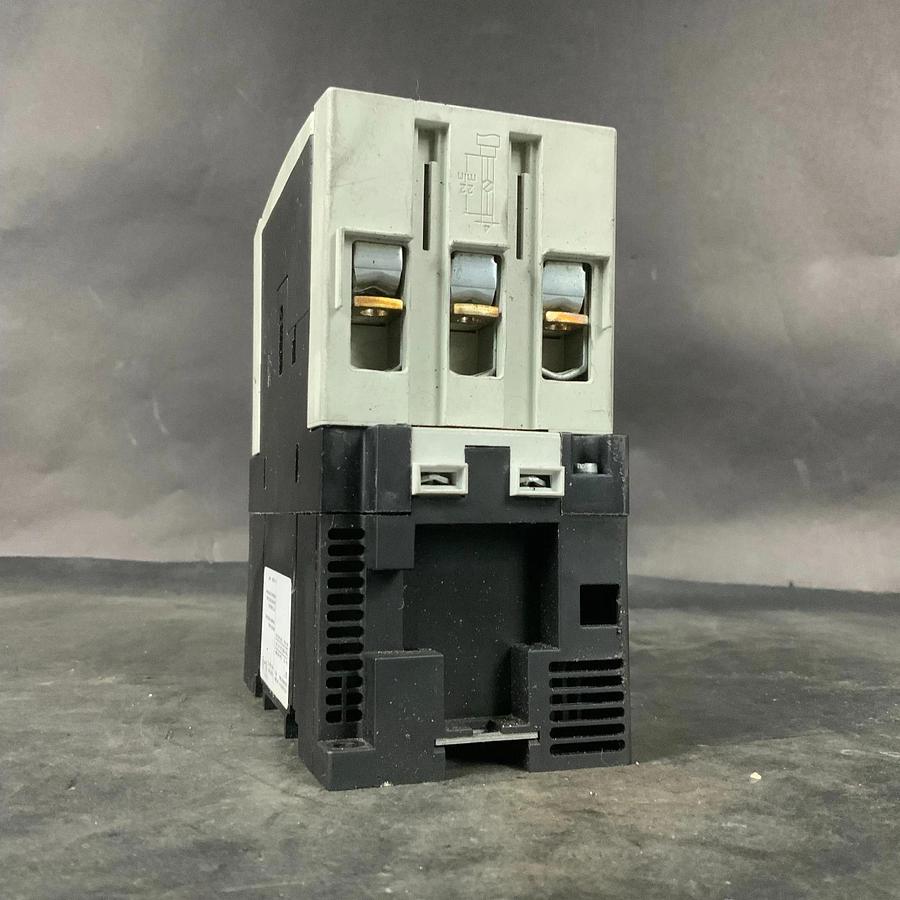 Used SIEMENS 3RT1446-1B CONTACTOR ($125 OBO)