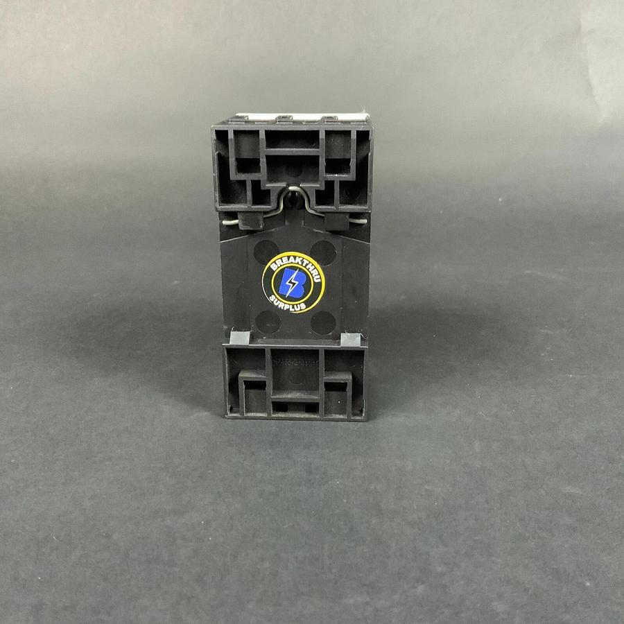 SIEMENS 3RV1011 1EA10 CIRCUIT BREAKER ($10 OBO)