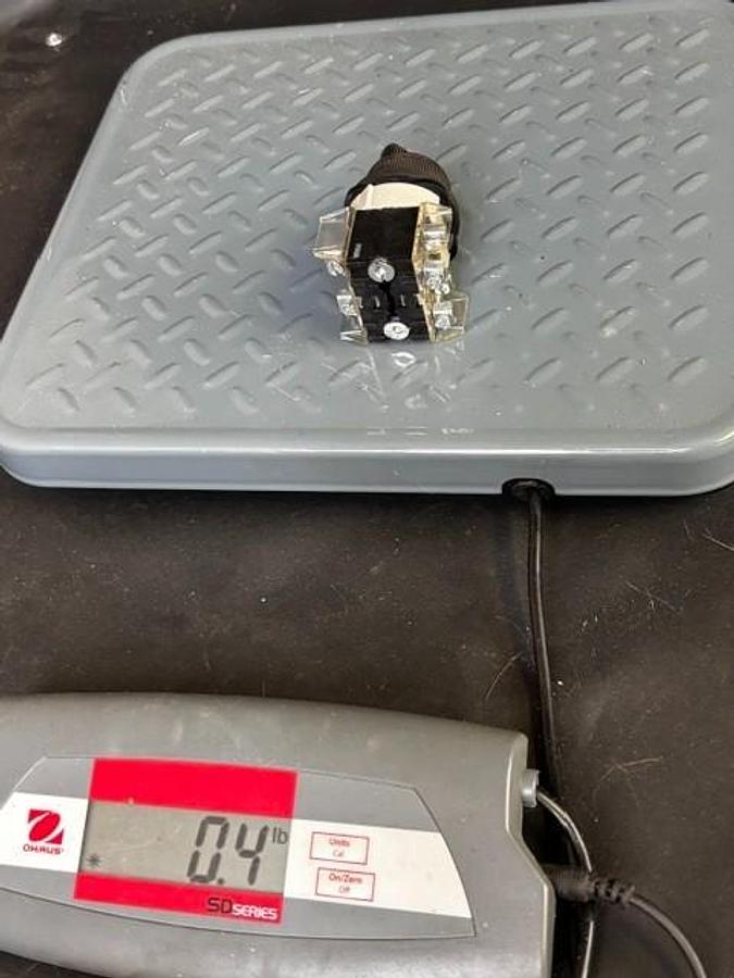 Used ALLEN BRADLEY 800H-JR2 SELECTOR SWITCH ($14 OBO)