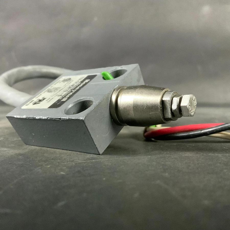 Used HONEYWELL 914CE19-6 MICRO SWITCH ($35 OBO)