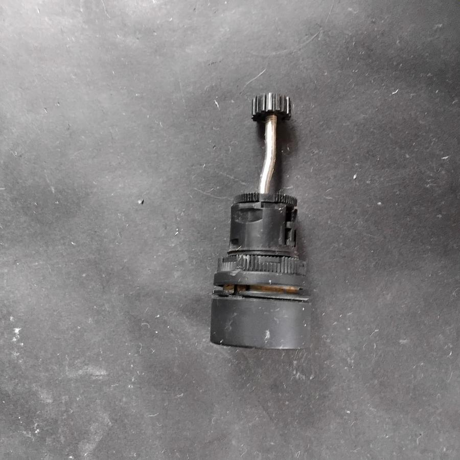 Used ALLEN BRADLEY 800EP-R607W RESET PUSHBUTTON ($4 OBO)