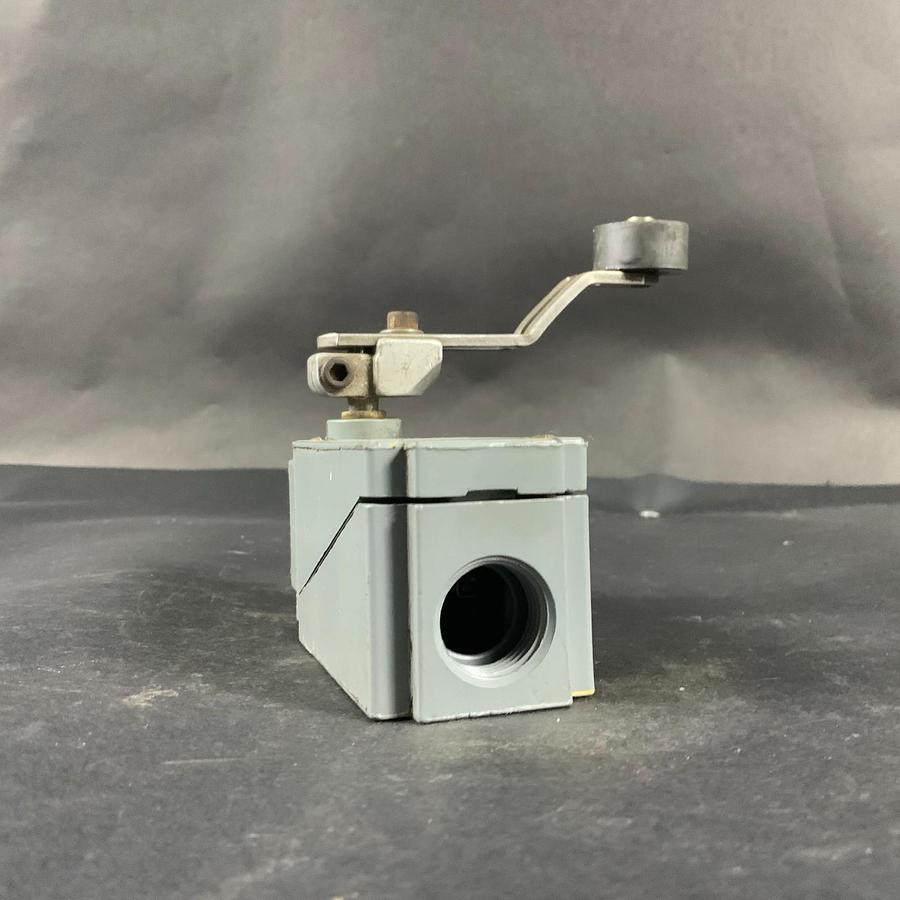 Used ALLEN BRADLEY 802T-AMP SERIES F LIMIT SWITCH ($70 OBO)