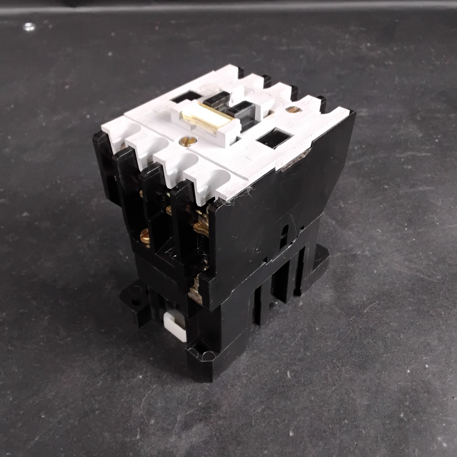 Used ALLEN-BRADLEY 100-A18NL3 CONTACTOR ($54 OBO)
