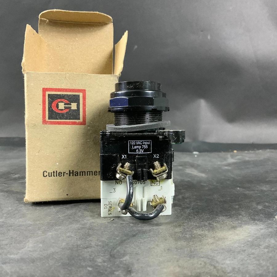 EATON E34TPB120 CORROSION RESISTANT INDICATING LIGHT ($45 OBO)