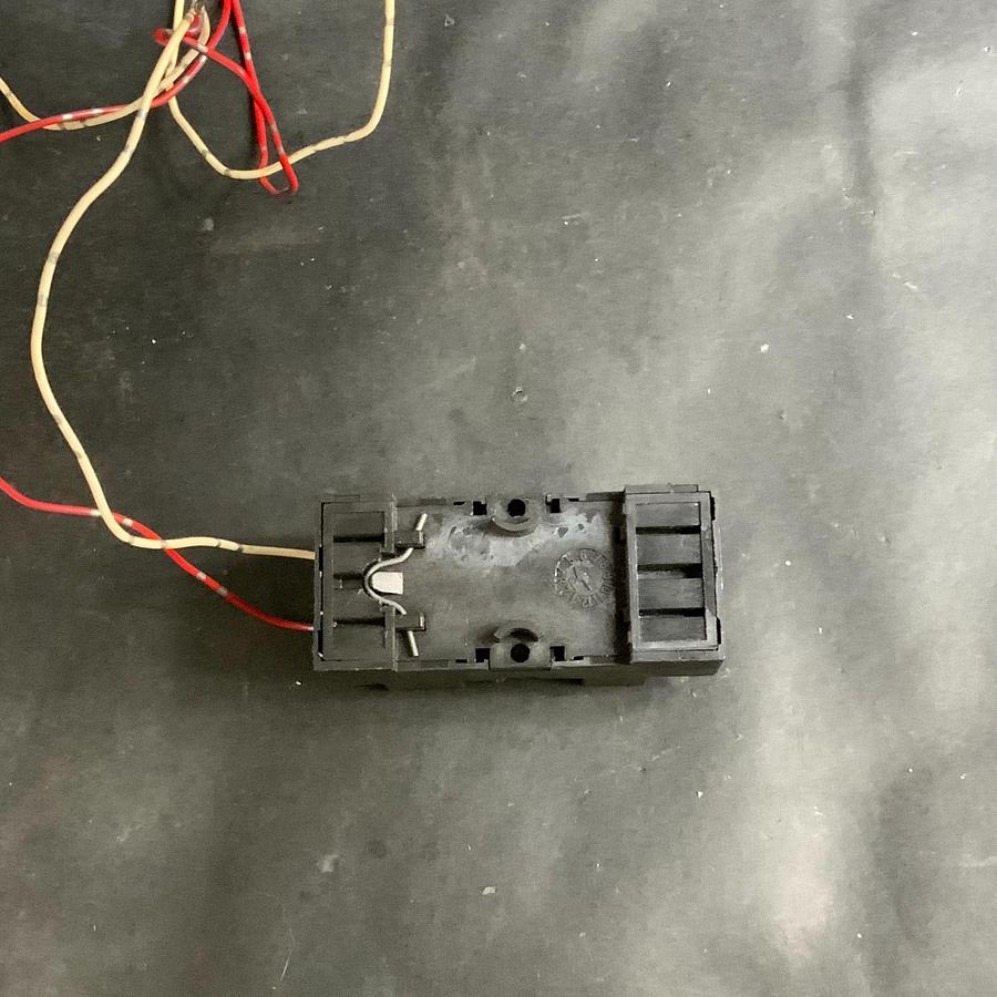Used ALLEN BRADLEY 700-HN103 SER.B RELAY SOCKET ($7 OBO)