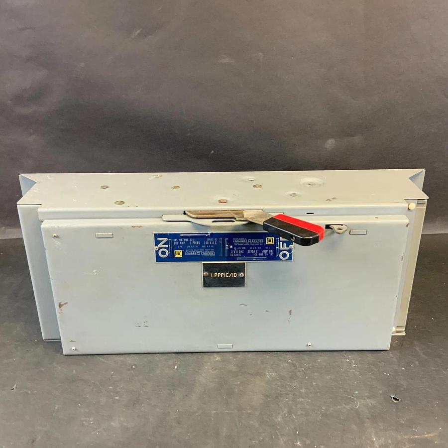 Used SQUARE D QMB-324 FUSIBLE PANELBOARD ($75 OBO)