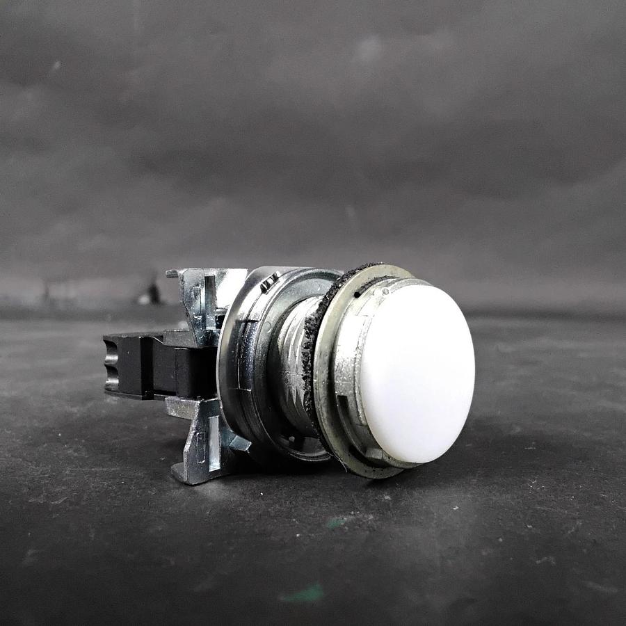 Used ALLEN BRADLEY 800F-Q3W SER B WHITE PILOT LIGHT ($15 OBO)