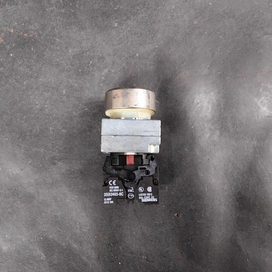 Used SIEMENS 3SB3403-0C PUSHBUTTON SWITCH ($15 OBO)