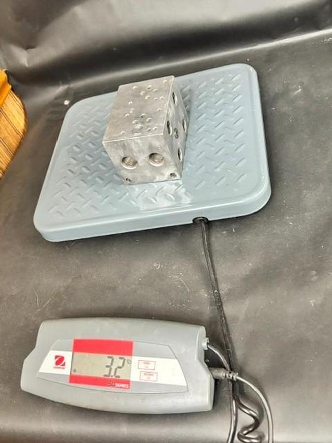 Used DAMAN PRODUCTS AD01P022P12 HYDRAULIC VALVE