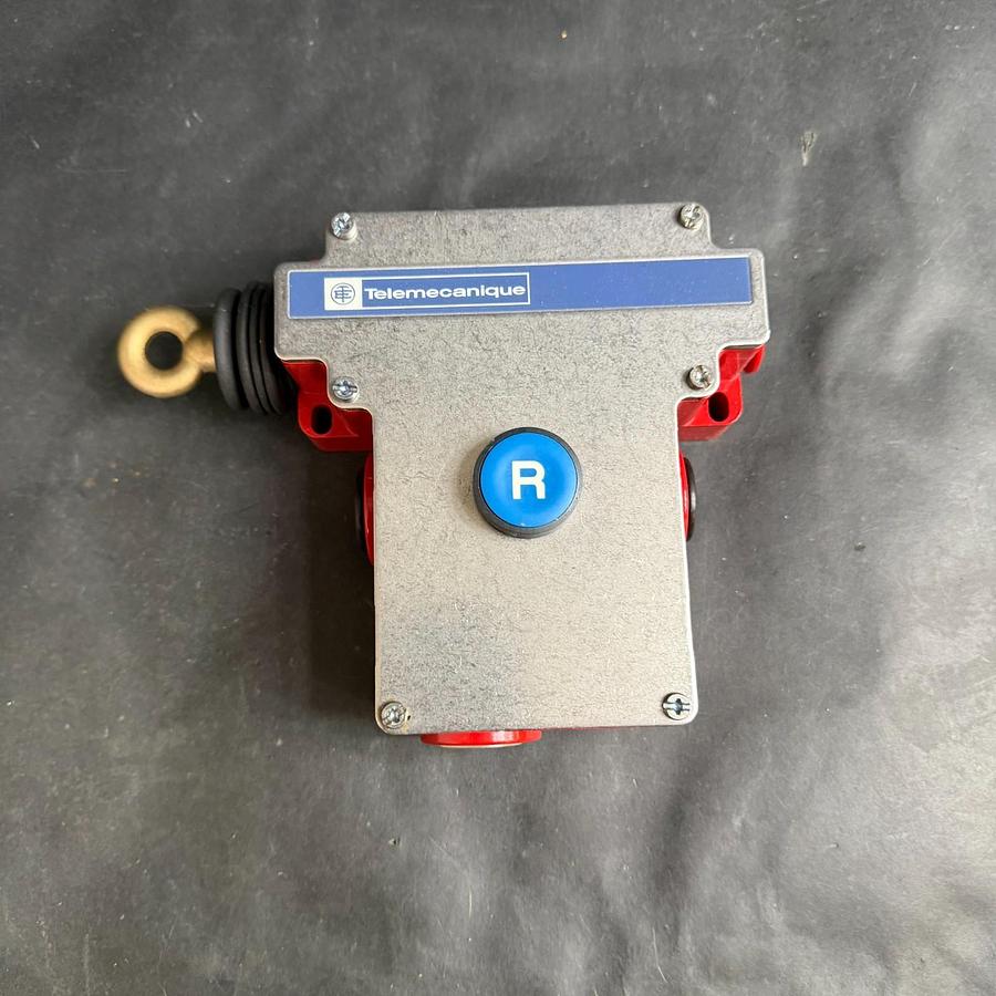 Used TELEMECANIQUE XY2-CE2A150H7 CABLE PULL SWITCH ($225 OBO)