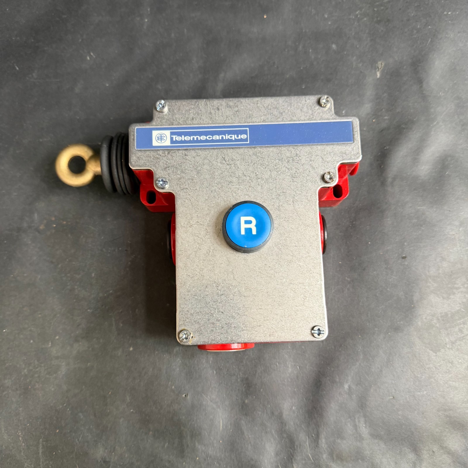Used TELEMECANIQUE XY2-CE2A150H7 CABLE PULL SWITCH ($225 OBO)