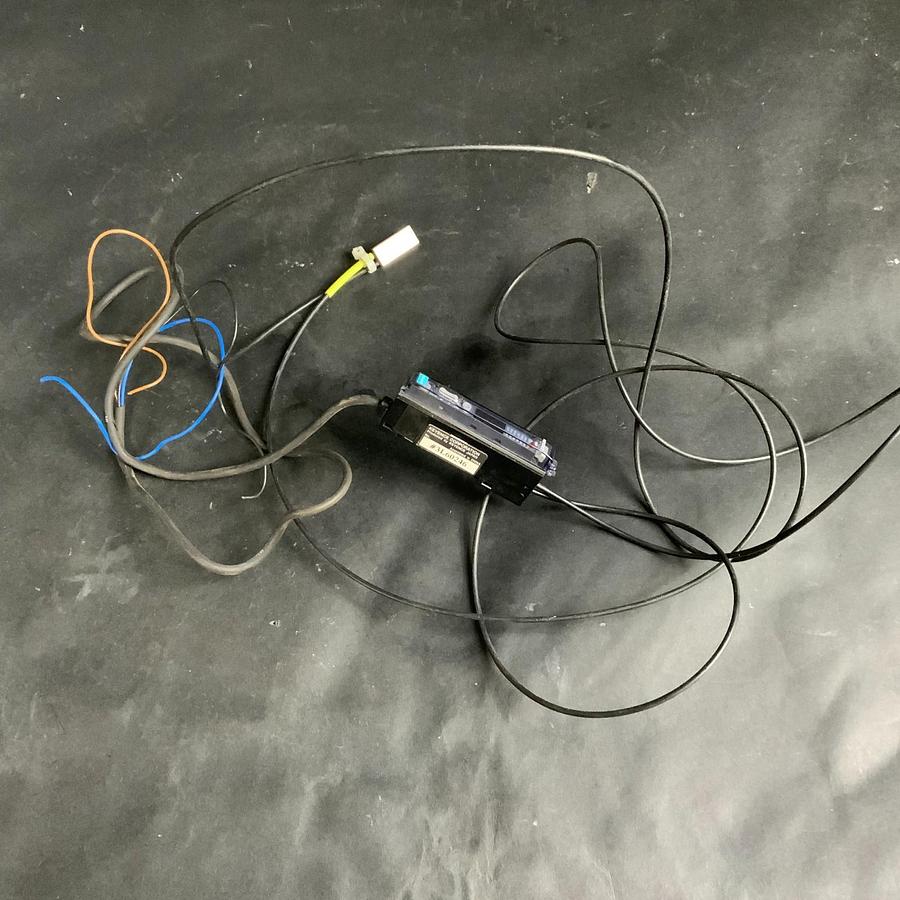 Used KEYENCE FS-V11P PHOTOELECTRIC AMPLIFIER ($17 OBO)
