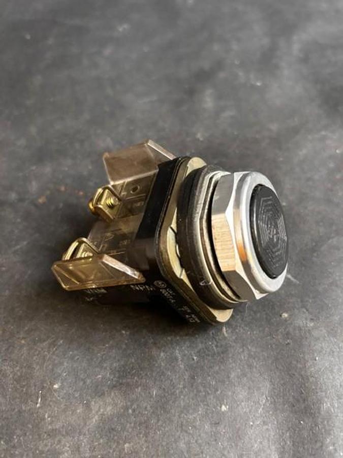 Used ALLEN BRADLEY 800T-A SERIES T BLACK PUSHBUTTON ($8 OBO)