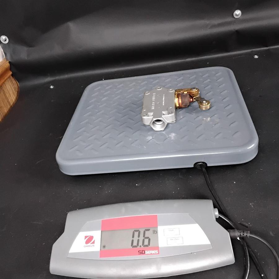 Used HONEYWELL MICROSWITCH BAF1 SERIES LIMIT SWITCH ($40 OBO)