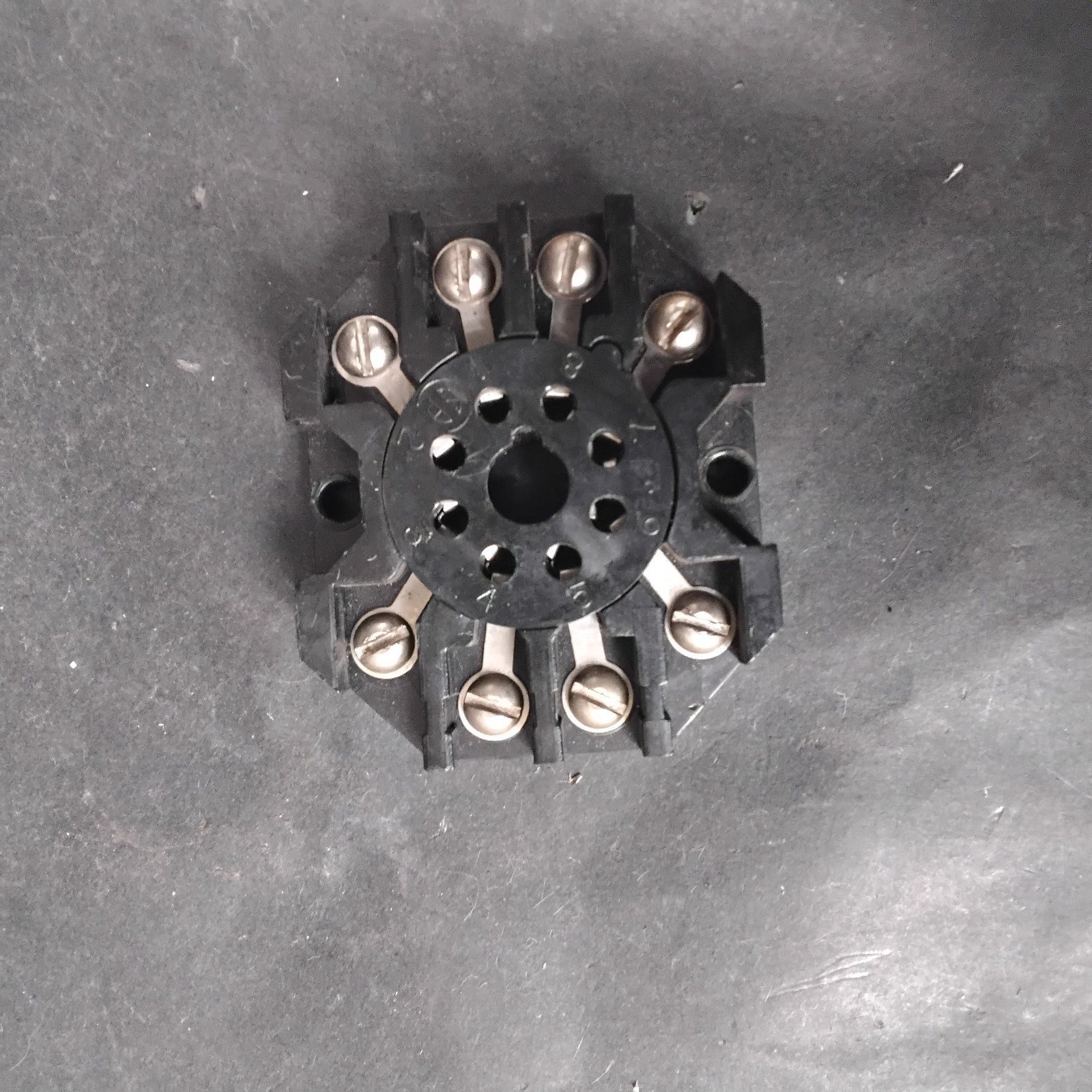 Used CUSTOM CONNECTOR RB08-R RELAY SOCKET ($10 OBO)